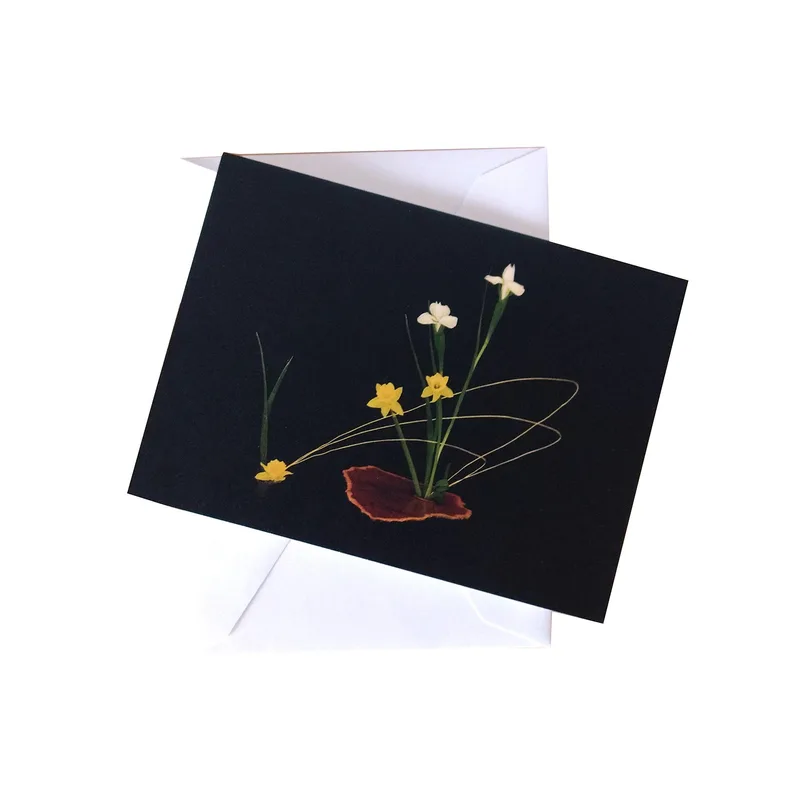 Pressed Flowers Black Card – Greeting Card in natural